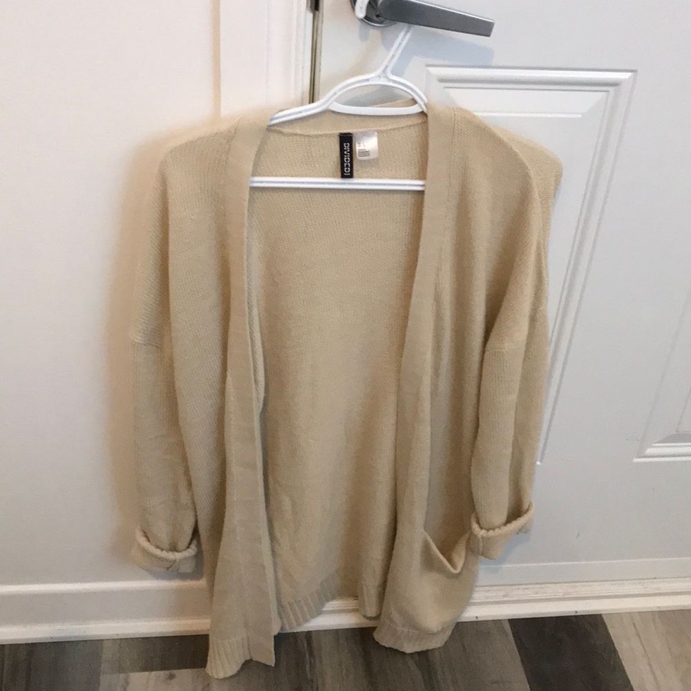 Cute beige cuardigan
